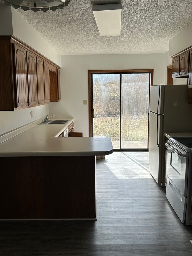 Building Photo - 92 N Josephine