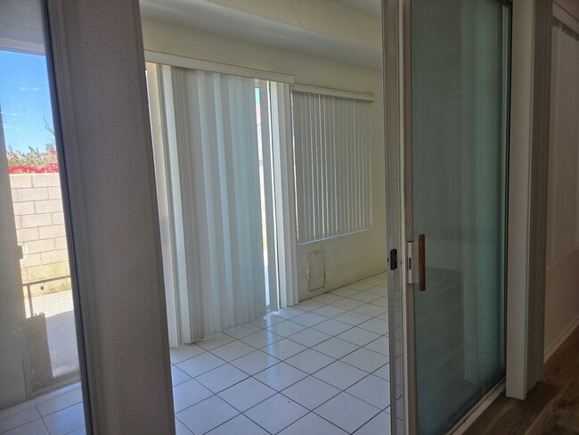 Building Photo - 74594 Moss Rose Dr