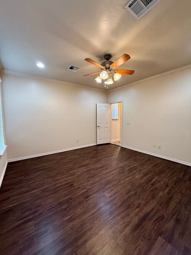 Building Photo - Beautiful Home in Moore - 3 Bed, 2 Bath, P...