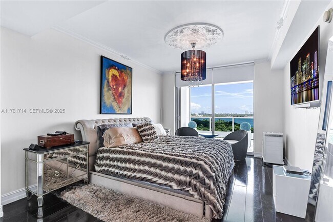 Building Photo - 900 Biscayne Blvd