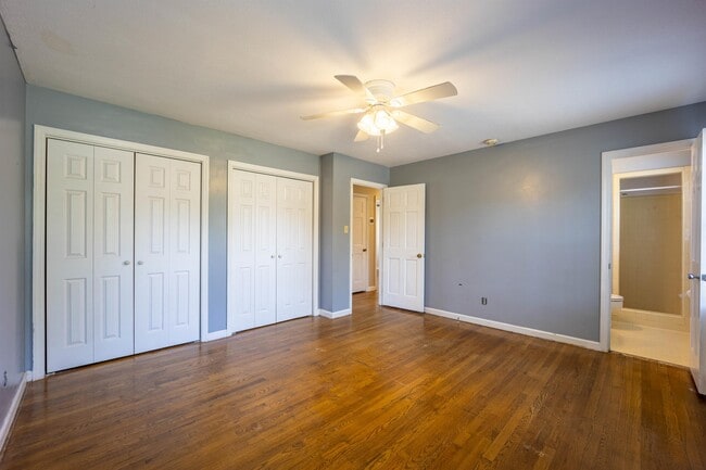 Building Photo - 407 Holly Dr