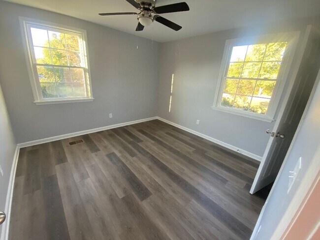 Building Photo - 234 Wilowen Dr