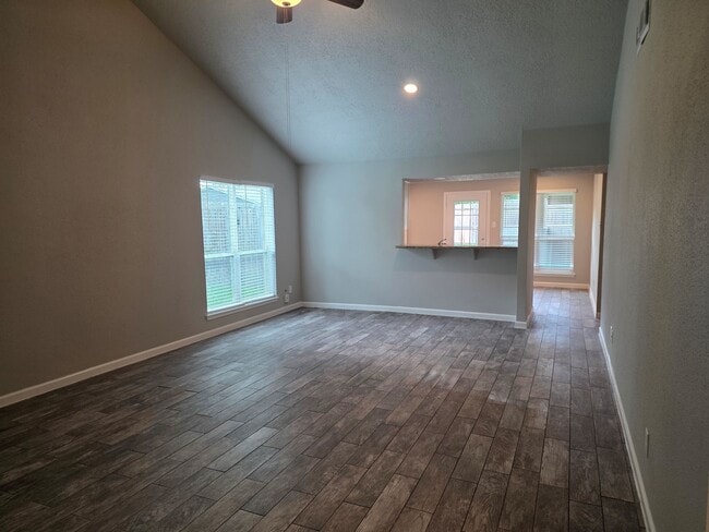 Building Photo - 5618 Stone Creek Dr