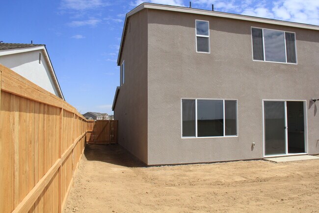 Building Photo - 3319 Golden Trails Ln