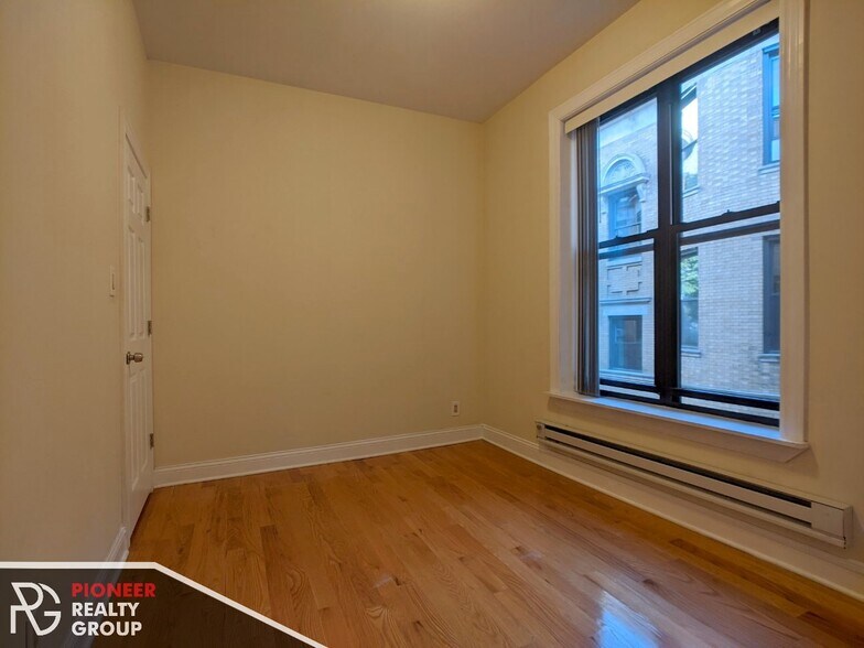 Building Photo - 1224 N Dearborn St