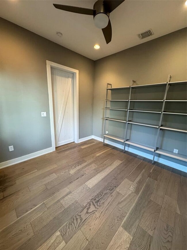 Building Photo - 1908 Kinney Ave