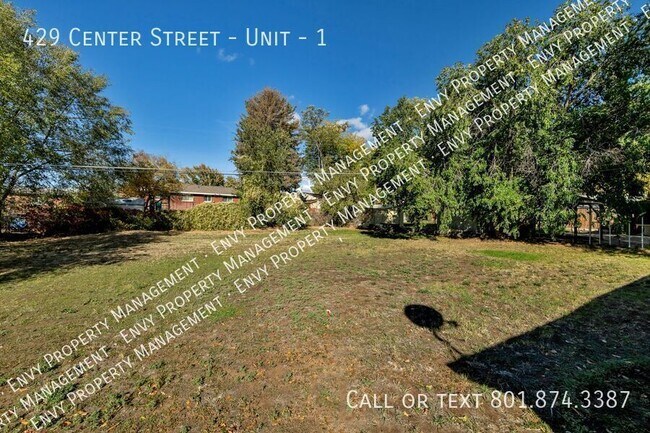 Building Photo - 429 Center St