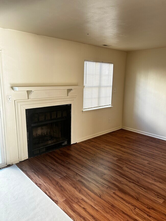 Building Photo - 424 Peregrine St