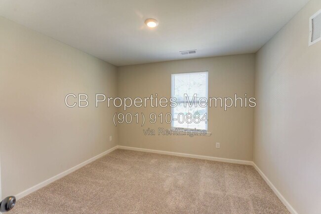 Building Photo - 652 Ayers St