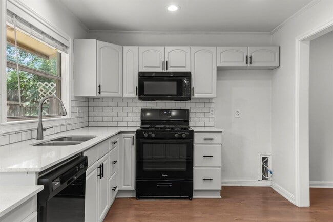 Building Photo - 10408 Firethorn Ln