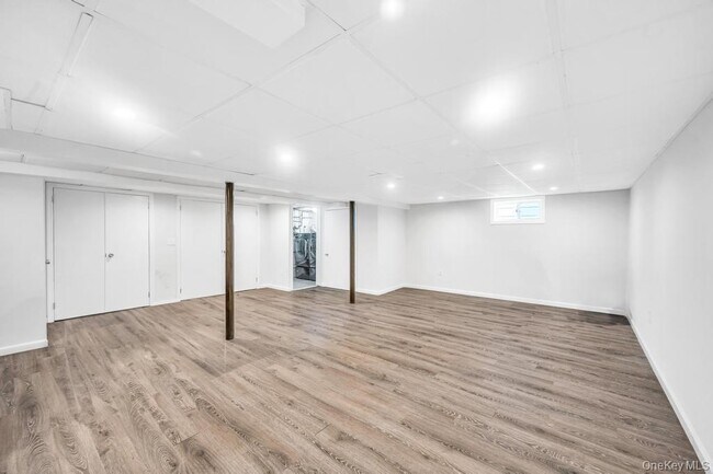 Building Photo - 51 Bellwood Dr