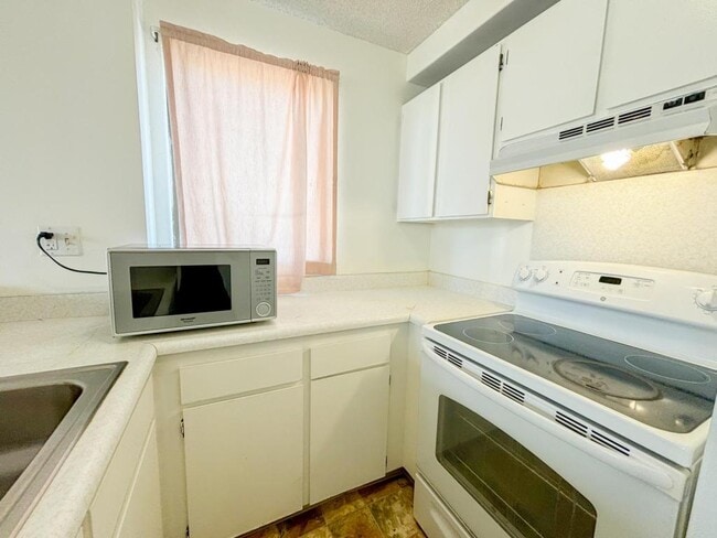Building Photo - 2240 Kuhio Ave.