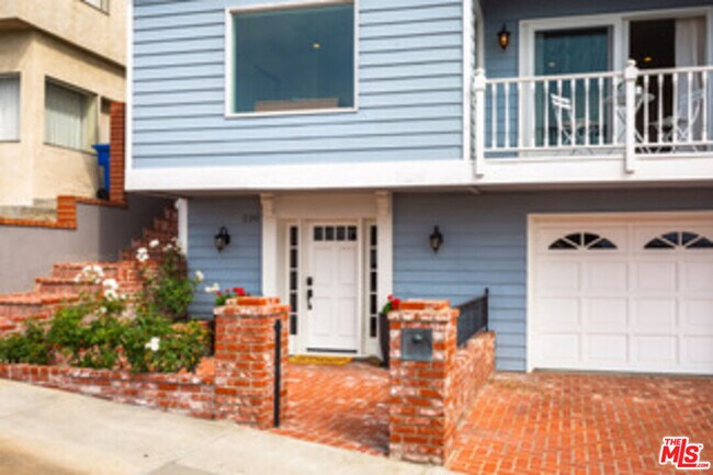 Building Photo - 218 Montreal St