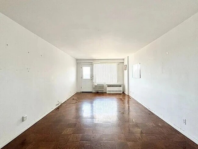 Building Photo - 86-15 Broadway