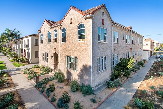 Primary Photo - 367 N Curson Ave