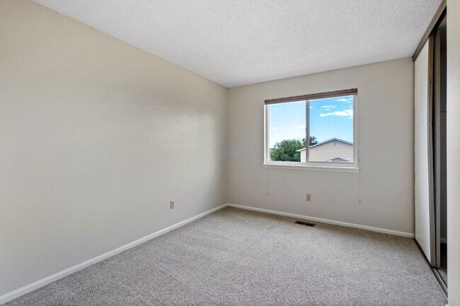 Building Photo - 465 Saddlemountain Rd