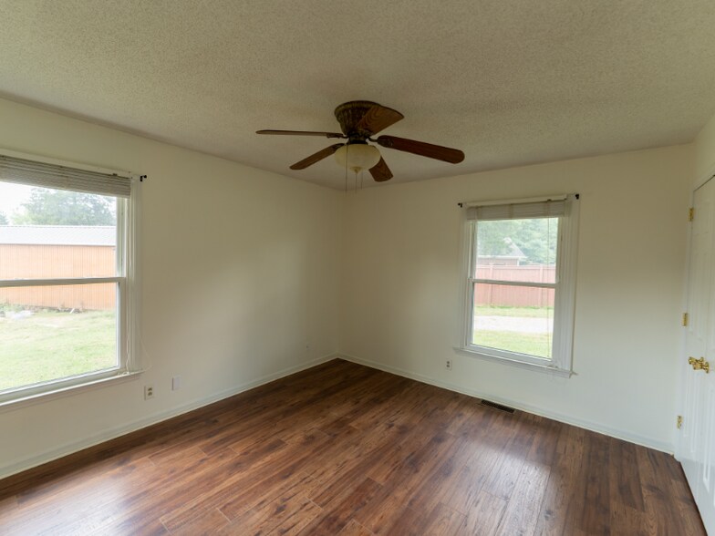 Building Photo - 2981 Bridle Dr