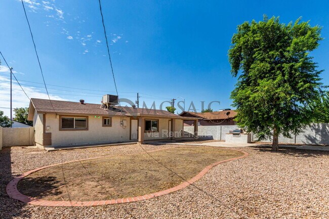 Building Photo - 426 E 8th Ave