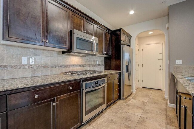 Building Photo - 1504 N Vanguard Way