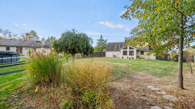 Building Photo - 7117 Country Hill Dr