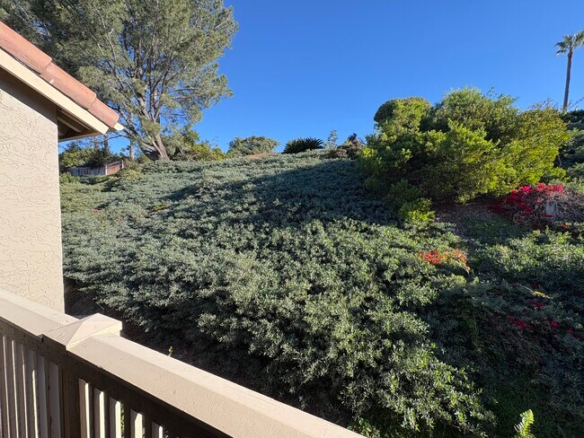 Building Photo - 930 Via Mil Cumbres