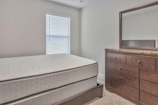 Building Photo - 1022 McLaren Cir