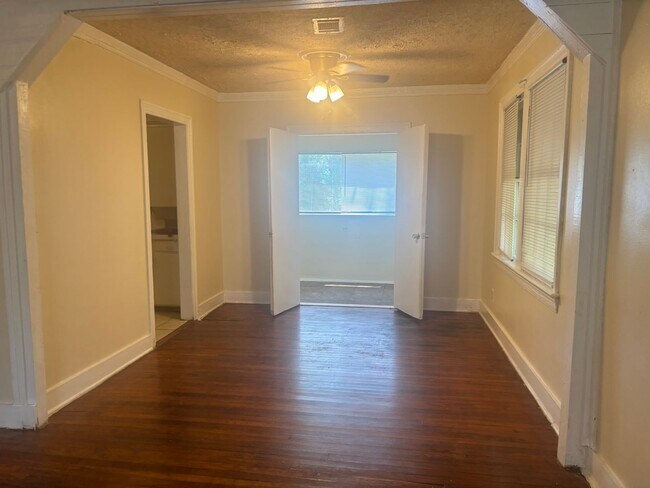Building Photo - 177 W Santa Clair St