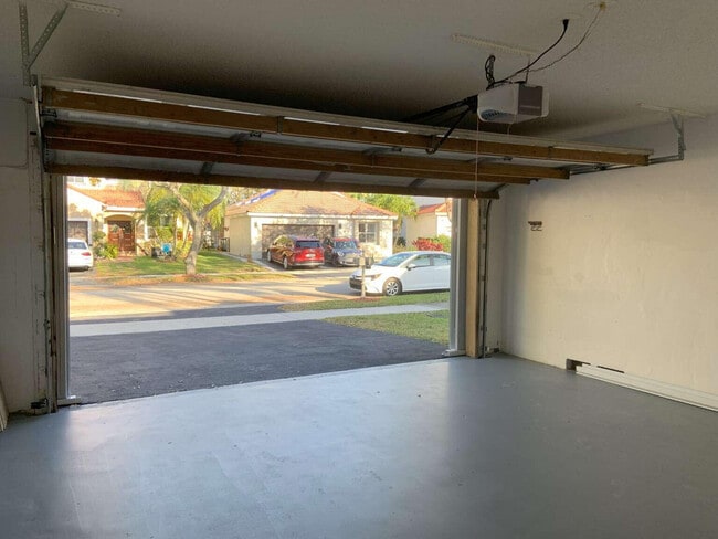 Building Photo - 856 Stanton Dr
