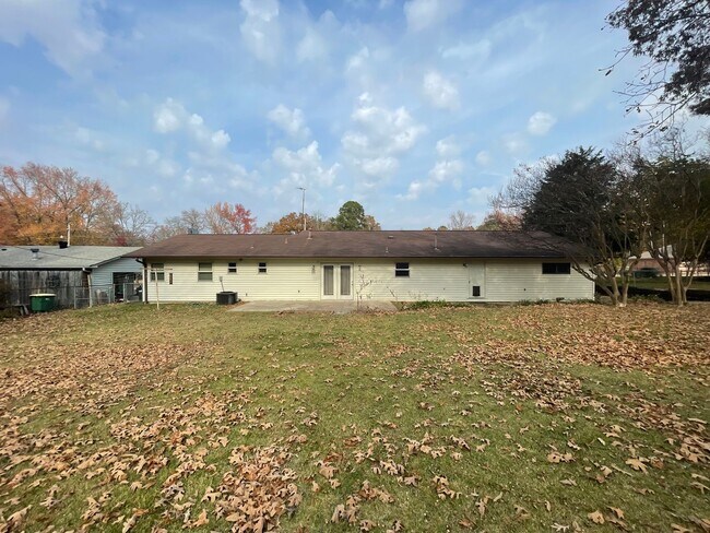 Building Photo - Move-in Special in Sherwood!