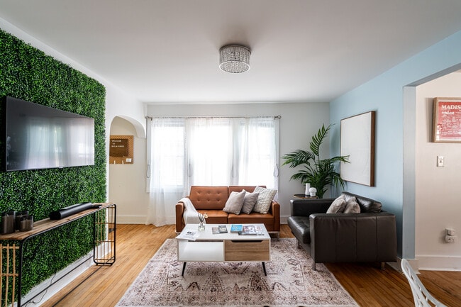 Building Photo - 1812 E Thomas Ave