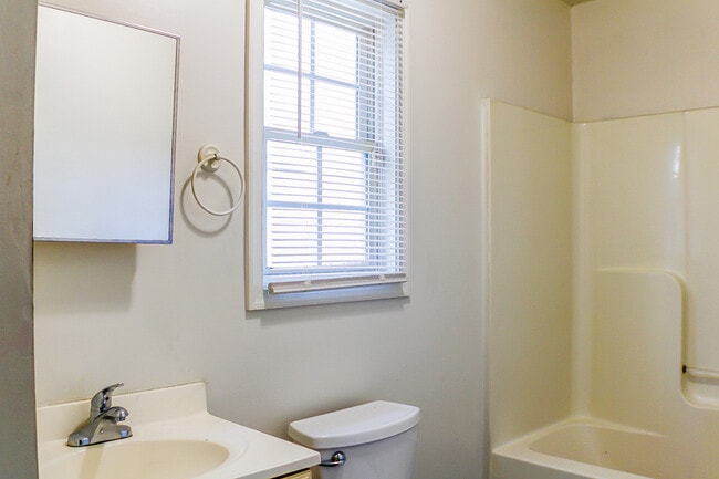 Building Photo - 1026 Stainback St