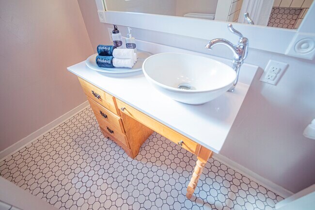 Building Photo - 2423 Rose Ave NW