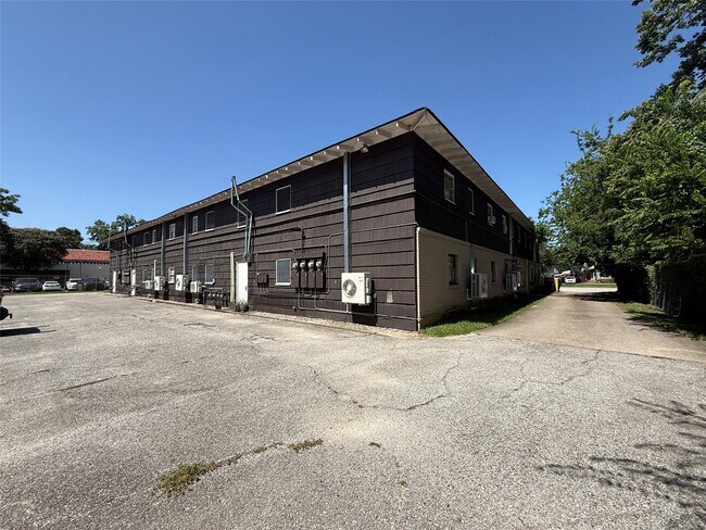 Building Photo - 1320 Heights Blvd