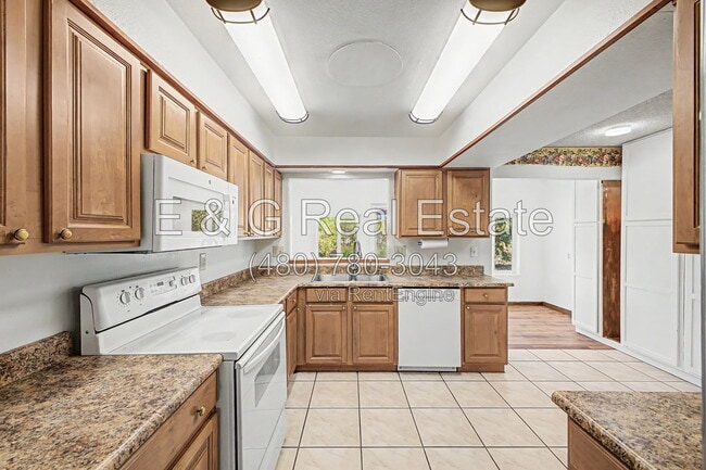 Building Photo - 9847 W Wrangler Dr