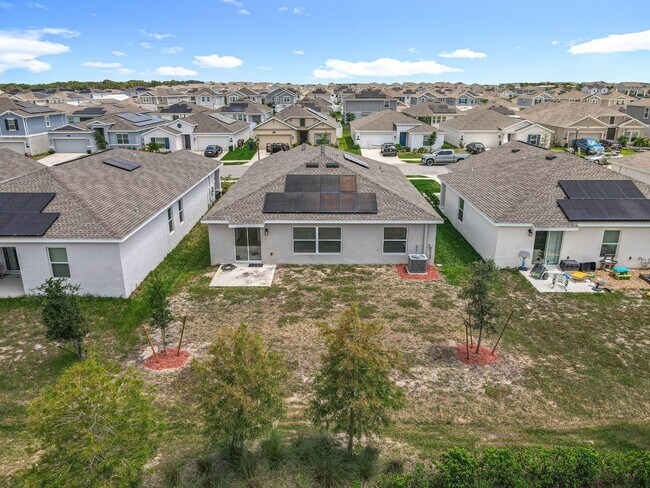 Building Photo - 4/2 Groveland Home with Solar Panels