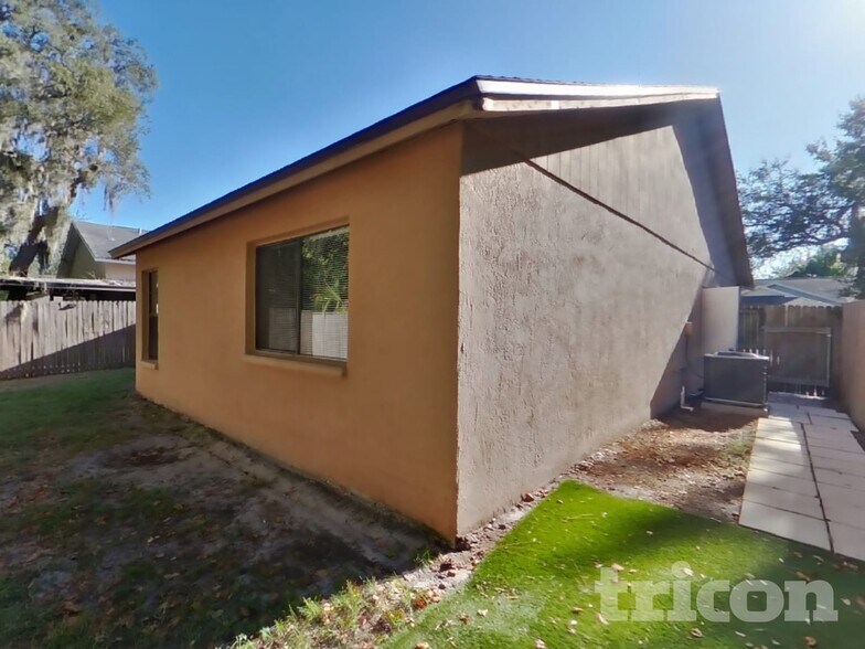 Building Photo - 10919 Livingston Dr