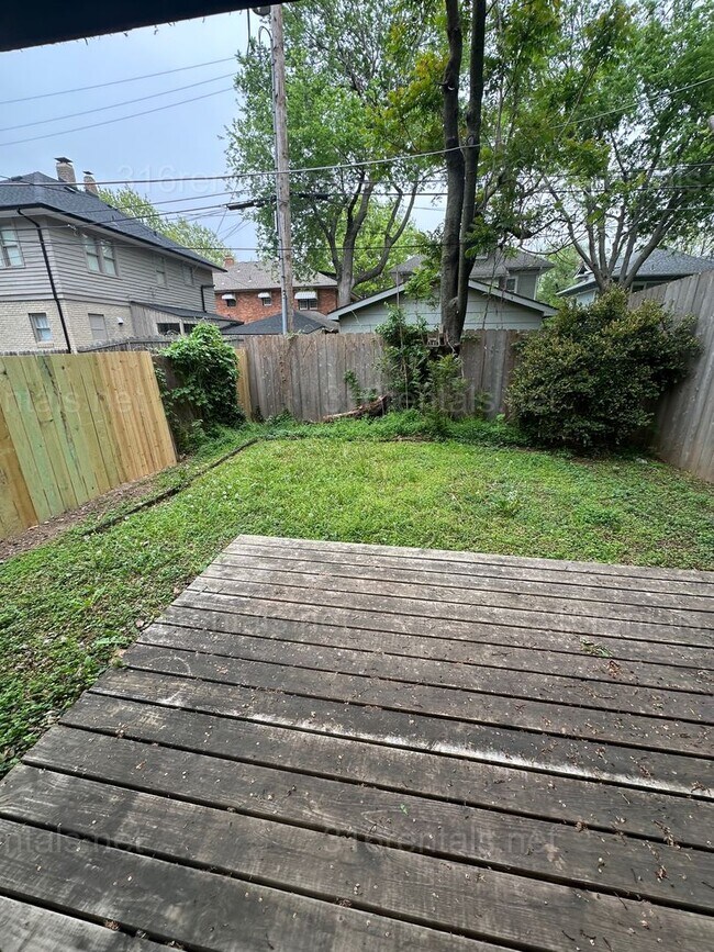 Building Photo - $1495 - 2 bed 1.5 bath - Duplex located in Riverside