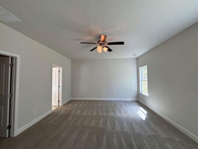 Building Photo - 80 Hawthorn Ln