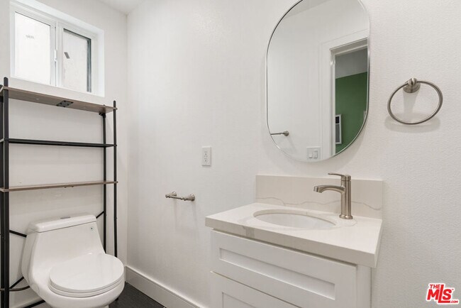 Building Photo - 1341 Mariposa Ave