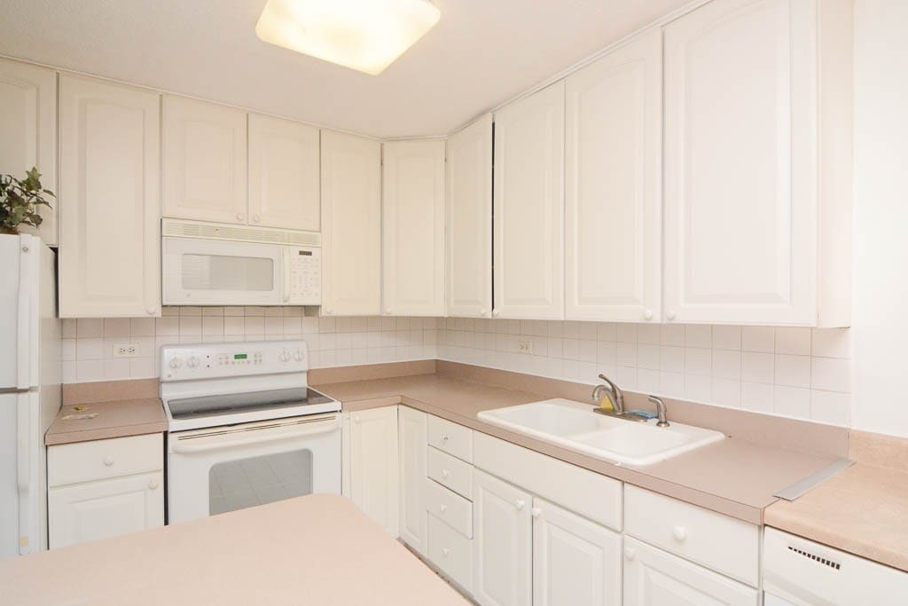 Building Photo - 5100 N Marine Dr