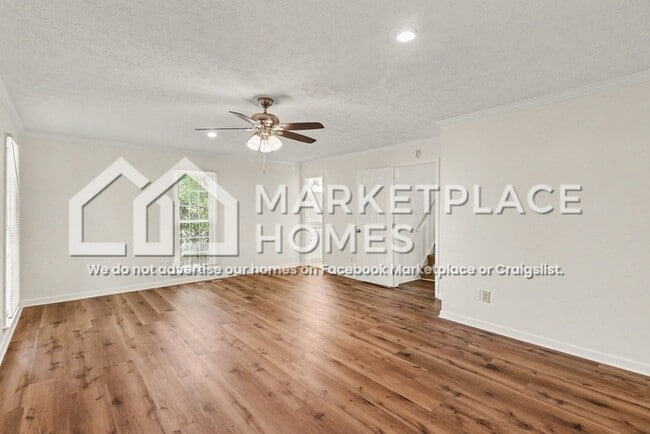 Building Photo - 2699 Foxglove Dr SW