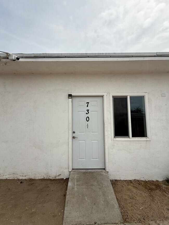 Building Photo - 730 E 48th St