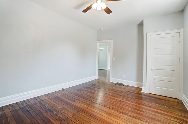 Building Photo - Spacious 3 Bedroom in Hamilton!