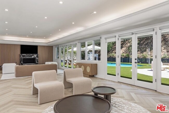 Building Photo - 502 Evelyn Pl