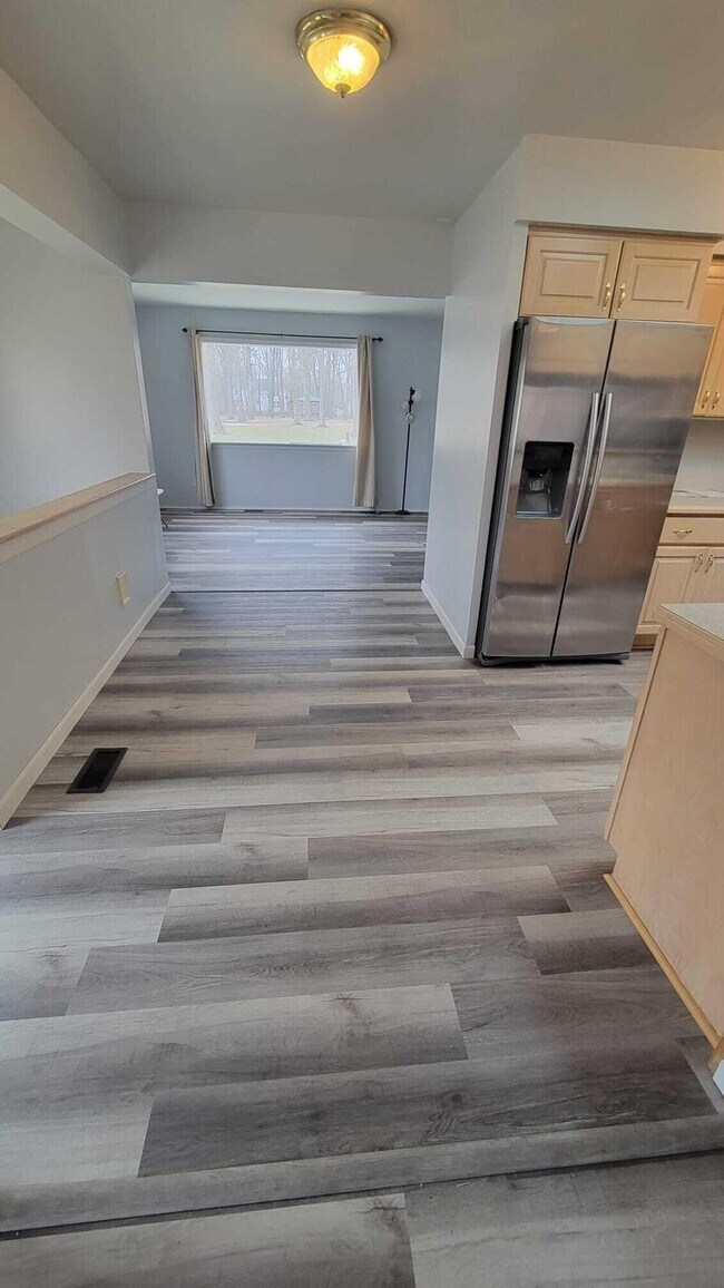 Building Photo - 655 Robinwood Dr