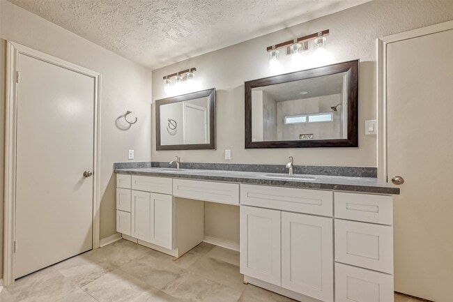 Building Photo - 3615 Highfalls Dr