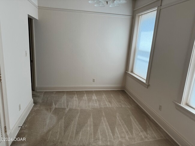 Building Photo - 1 S Main St