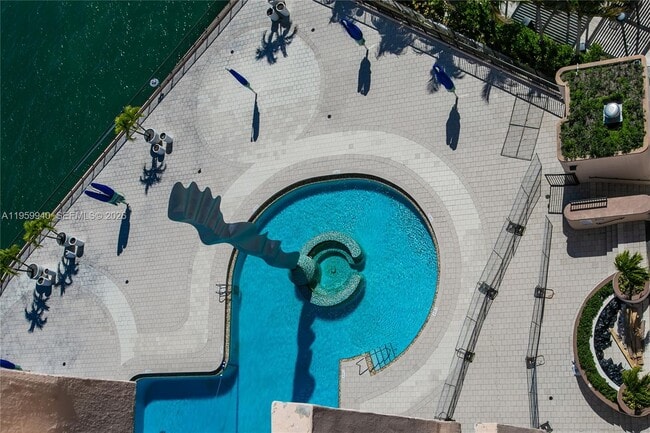 Building Photo - 1800 NE 114th St