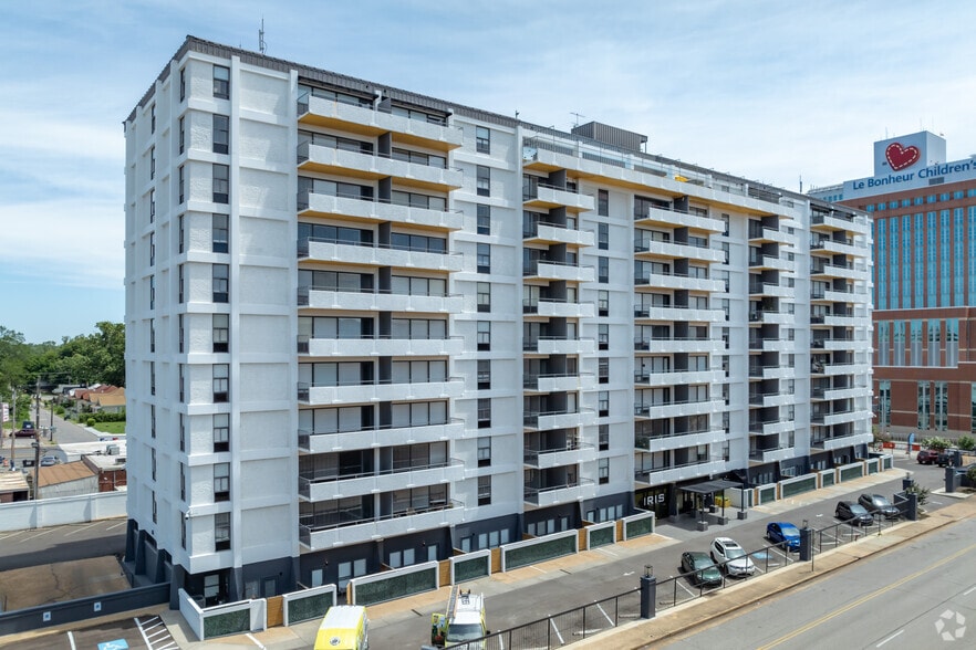 Primary Photo - Iris Luxury Apartments