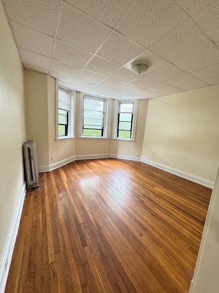 Building Photo - 390 Riverway